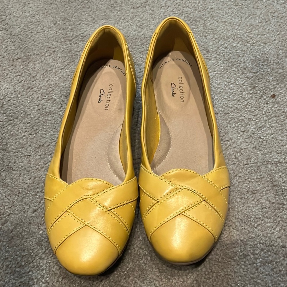 Clarks Gracelin Mia Ballet Flats in Mustard women’s size 7.5